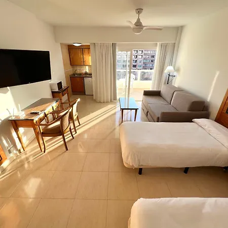 Pyr And Pool Iii Apartment